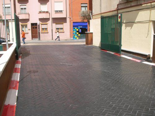 Disponemos de amplias plazas de garaje ubicadas en el centro de Valladolid, al lado de una de las zonas más comerciales y céntricas de la ciudad como es la C/ Mantería. También disponemos de plazas de garaje en la localidad de La Cistérniga (Valladolid), en pleno centro del municipio como es la C/ La Fragua 20 y 22 y en el Complejo Residencial "Cerro de San Cristóbal" a la entrada del municipio desde Valladolid, con entrada por las Comunidades de Avda. Soria 21 23 (con entrada al lado del supermercado La Plaza del Día), Avda. Soria 25 (con entrada por C/ Federico García Lorca 4) y por C/ Miguel Hernández.